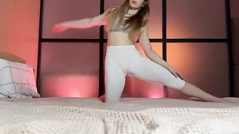 Express Stretching Session for Busy Days with Elli №2 #8