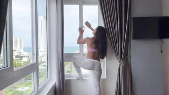 [4K USA] Cleaning Window Glass with Maddie #7