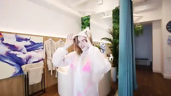 [4K USA] White Raincoat Try-On | Fresh & Cozy Look #10