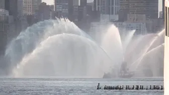 July 4th NYFD FIRE BOAT SALUTE #4