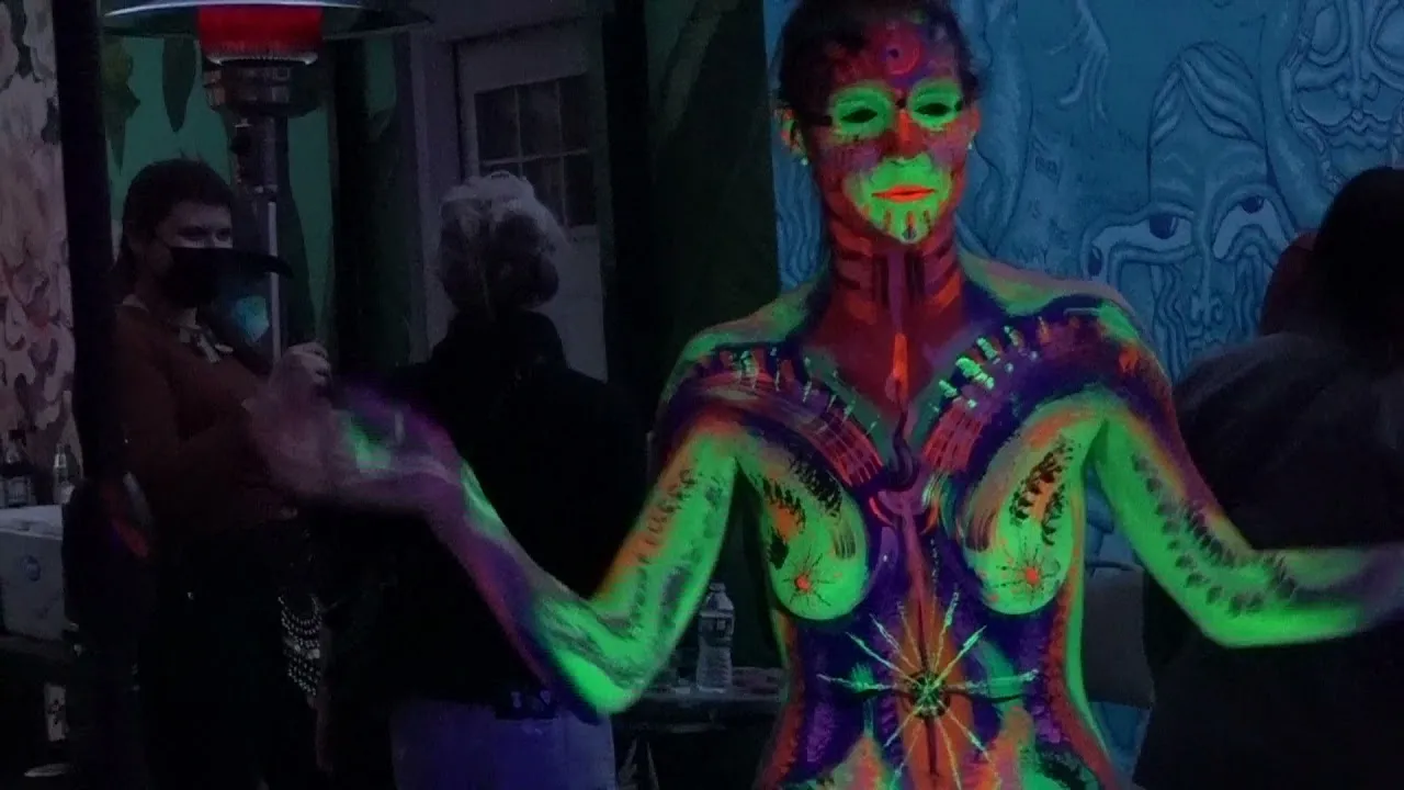 BODY PAINTING : BALLET IN THE DARK