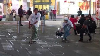 SKATE BOARDING : TIMES SQUARE