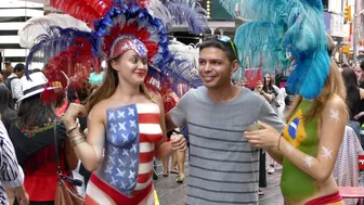 NAKED CHICKS OF TIMES SQUARE