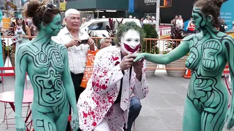 BODY PAINTING : THE JOKER GETS WILD #4