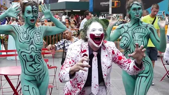 BODY PAINTING : THE JOKER GETS WILD #7