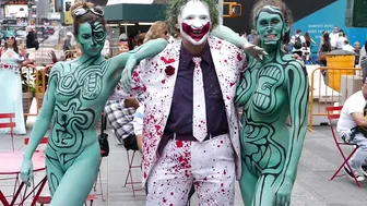 BODY PAINTING : THE JOKER GETS WILD #9