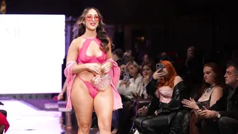 Meredith Morgan in Slow Motion 4k | Adore Me Lingerie New York Fashion Week 2023 #4