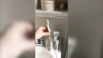 Get Quip With This Gold Toothbrush #2