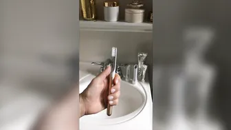 Get Quip With This Gold Toothbrush #4