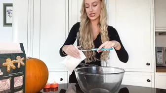 HALLOWEEN BAKE WITH ME & MUM (HILARIOUS) #2