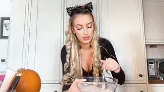 HALLOWEEN BAKE WITH ME & MUM (HILARIOUS) #7