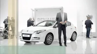 Pub renault megane french touch 2013 complete les allemands les anglais les belges et les italiens