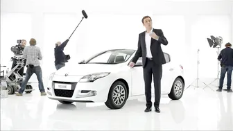 Pub renault megane french touch 2013 complete les allemands les anglais les belges et les italiens #5