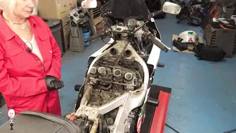 CBR400RR Carb Balancing with The Digi Sync Carb Sync Tool #5