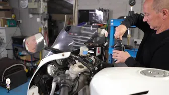 CBR400RR brake fluid changing. I also let you into a secret. #6