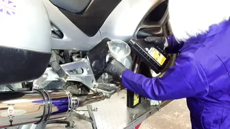 Changing the oil and filter on a Deauville NT650V #10