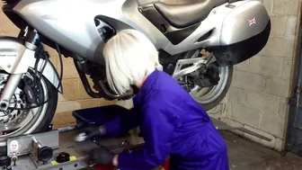 Changing the oil and filter on a Deauville NT650V #4