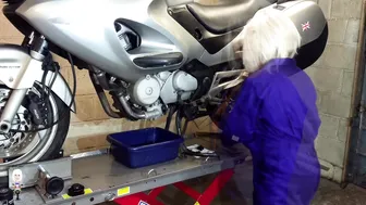 Changing the oil and filter on a Deauville NT650V #7