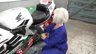 How to change the fuel filter on a CBR400RR #3