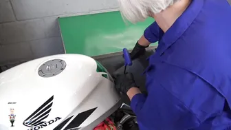 How to change the fuel filter on a CBR400RR #5