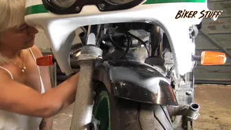 Changing the spark plugs on a Honda CBR400RR #7