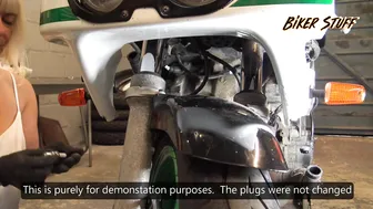 Changing the spark plugs on a Honda CBR400RR #8