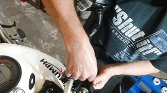 How to change a clutch on a Triumph Tiger 800 #10