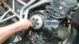 How to change a clutch on a Triumph Tiger 800 #4