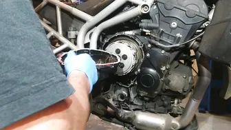 How to change a clutch on a Triumph Tiger 800 #8