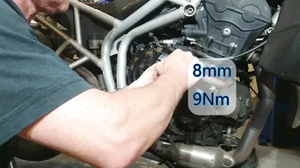 How to change a clutch on a Triumph Tiger 800 #9