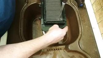 Tiger 800 Service Part 3b - Cleaning a K&N air filter #3