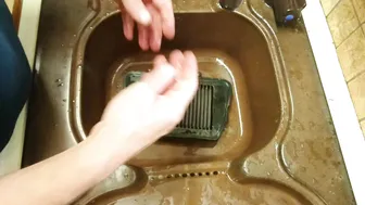 Tiger 800 Service Part 3b - Cleaning a K&N air filter #4