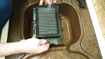 Tiger 800 Service Part 3b - Cleaning a K&N air filter #5