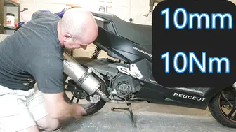 Fitting a new exhaust to a Peugeot Speedfight 3 #10