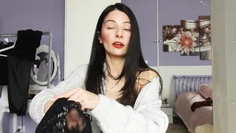 Diana prova le calze autoreggenti Fiore Sensual 20 con balza alta #3