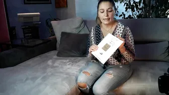 Simona prova le calze autoreggenti velatissime Wooti Romana 8 denari color naturale #2