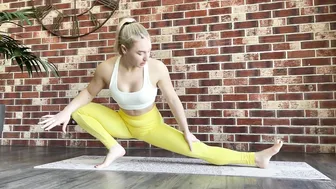 Get the Middle Splits. Contortion and Gymnastics. Yoga training #3