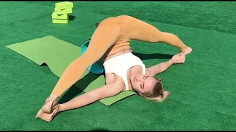 Contortion | Splits Stretching. Gymnastic Flexibility. Yoga Stretching