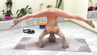 Yoga poses training. Gymnastics and contortion. Flexibility Training for Splits #3