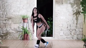 Sexy Spanish Woman Shows Some Twerking Basics #7