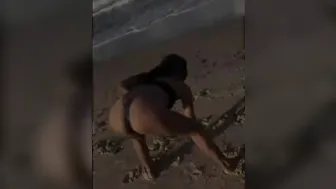 Brazilian Woman Thong Bikini Booty Dancing #7