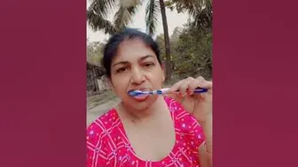 Village Morning me brushing kar rahi friends @Plifestylevlogs #vlogginglifestyle #cleaning