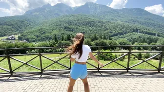 Mesmerizing Dance Routine by a Russian Girl | DYLN - Shower #8