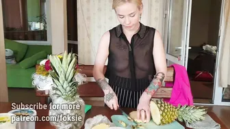 HOW TO CUT A PINEAPPLE | Clean & Delicious #4