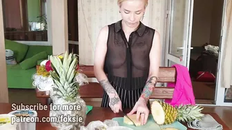 HOW TO CUT A PINEAPPLE | Clean & Delicious #6