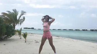 Dancing on a Beach | Booty Dance | Wynter Gordon feat. The Oxymorrons – TKO #9