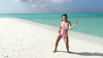 4K Dance | Girl in Shorts | Dancing on a Beach #2